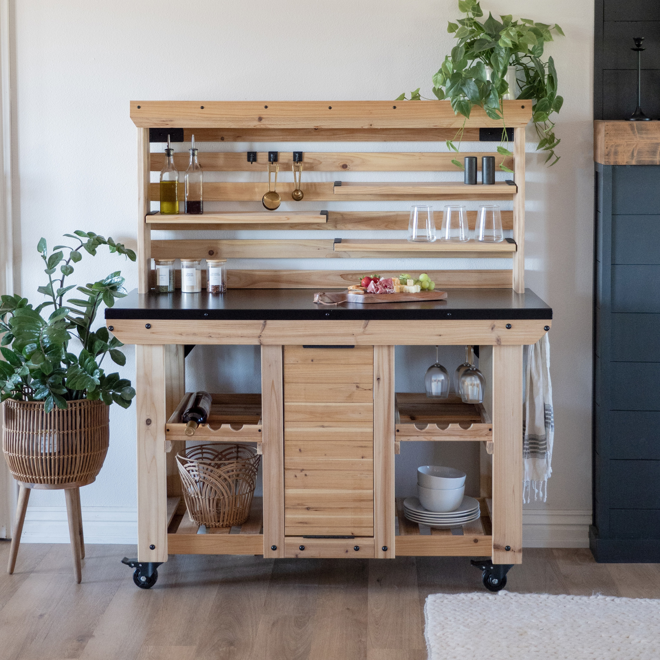 Hutch/Serving Station - Image 9