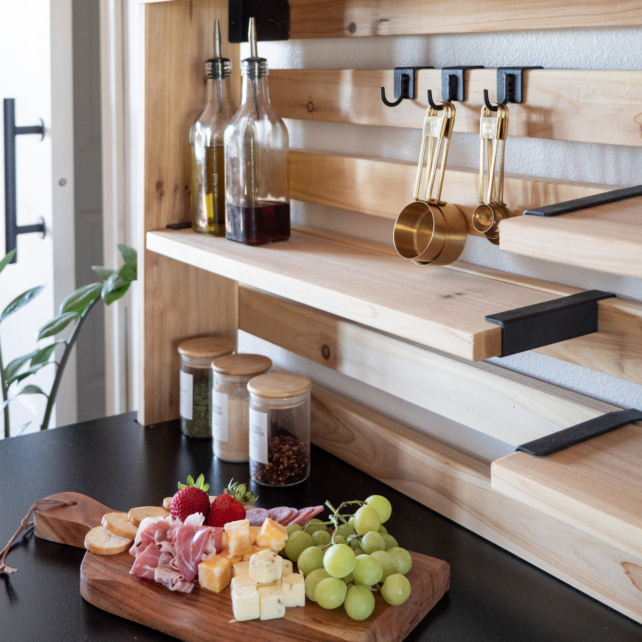 Hutch/Serving Station - Image 6